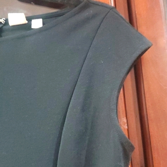 Gap little black dress Fit and flare size 2 - Picture 5 of 10